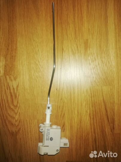 Привод крышки лючка заливной горловины 3C0 810 773