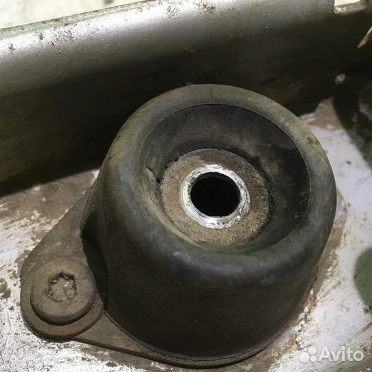 Кронштейн кпп левый Пежо 206