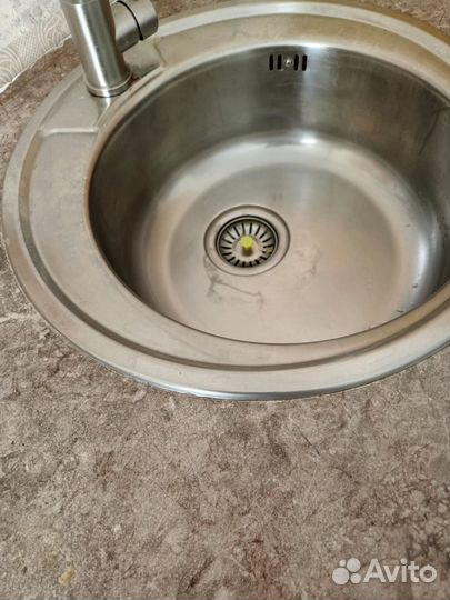 Стол кухонный с мойкой