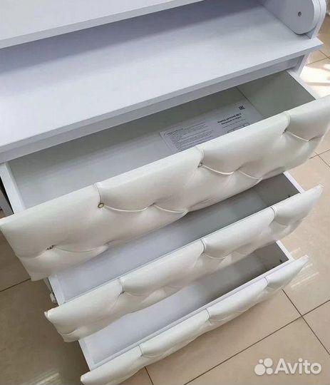 Детская кроватка и комод