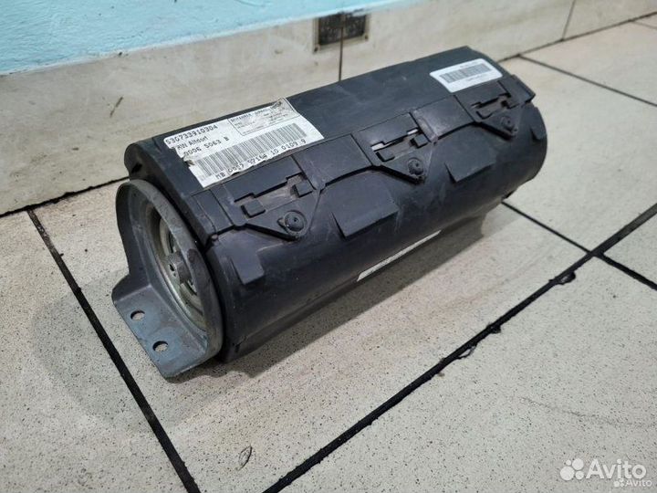 Подушка безопасности в торпедо Mercedes-Benz E