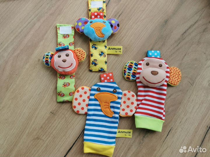 Детские носки-погремушки в комплекте с браслетами