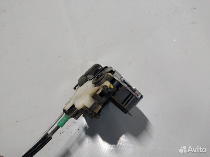 Замок двери задний правый Chevrolet Cruze седан