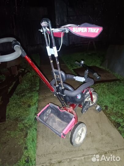 Детский трехколесный велосипед с ручкой