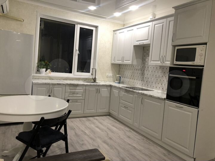 4-к. квартира, 92 м², 8/18 эт.