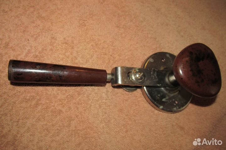 Из СССР закаточные машинки для консервирования