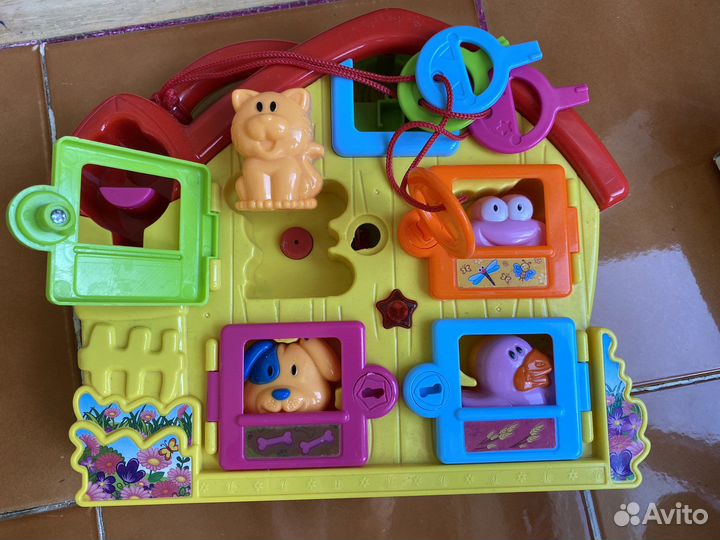 Развивающие игрушки : музыкальный сортер-домик