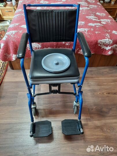 Кресло санитарное на колесиках