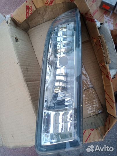 Фара противотуман правая toyota corolla 8121112150