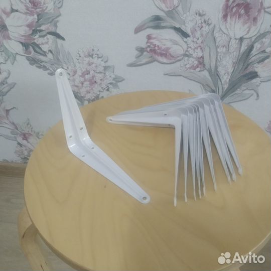 Уголки (кронштейны) для полок