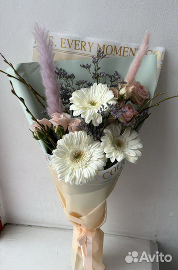 Букет с белыми герберами