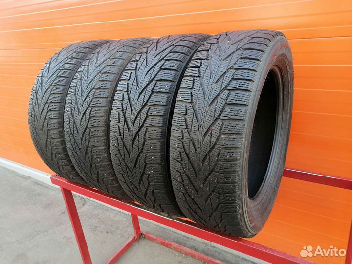 Nokian Tyres Hakkapeliitta R2 215/60 R17 107U