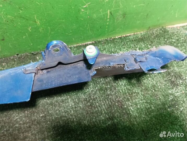 Кронштейн крыла левого переднего Renault Megane 2