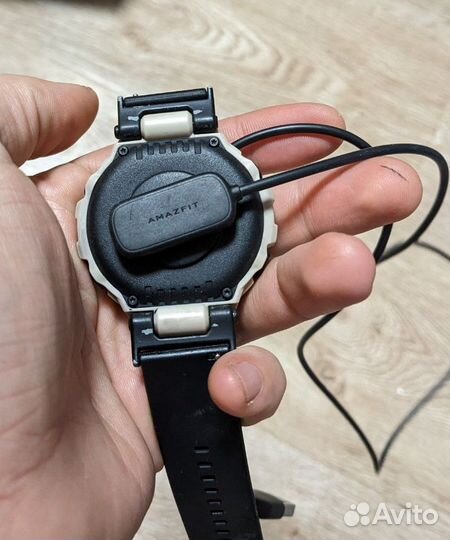 Защищенные смарт часы Amazfit t-rex