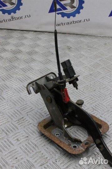 Педаль тормоза Mitsubishi Dion 2.0 4G63 135 Л.С