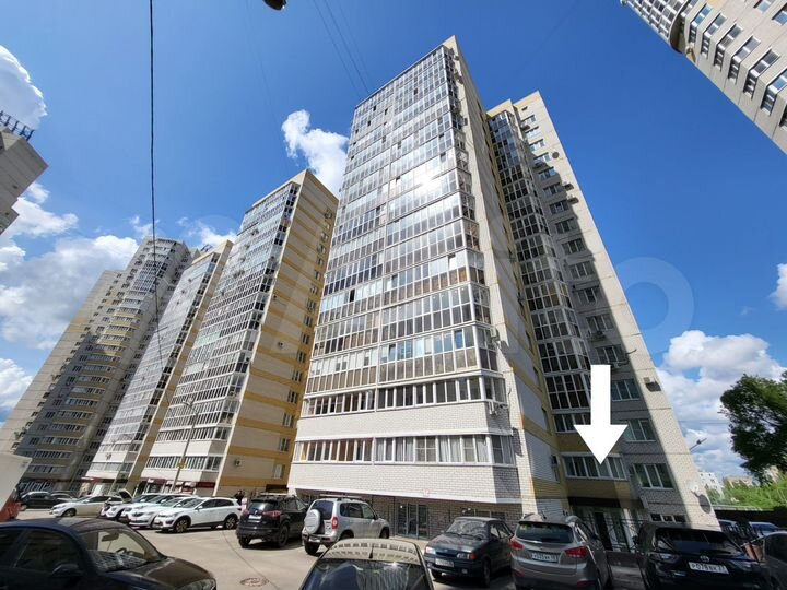 Торговое на въезде в крупный ЖК