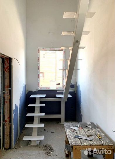 Лестница с забежными ступенями в коттедж