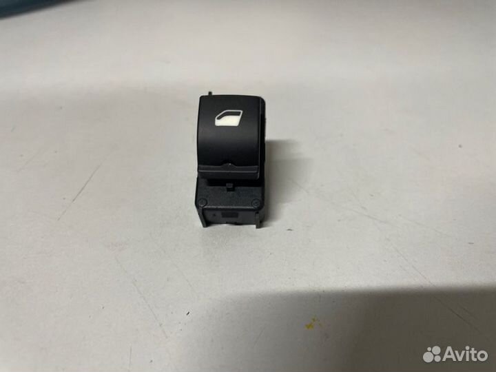 Блок управления стеклоподъемником Peugeot 3008