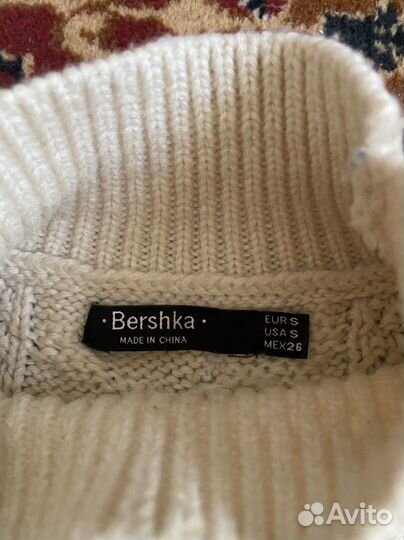 Плтаье Bershka
