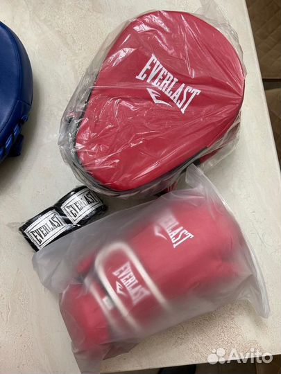 Боксерские лапы и перчатки Everlast