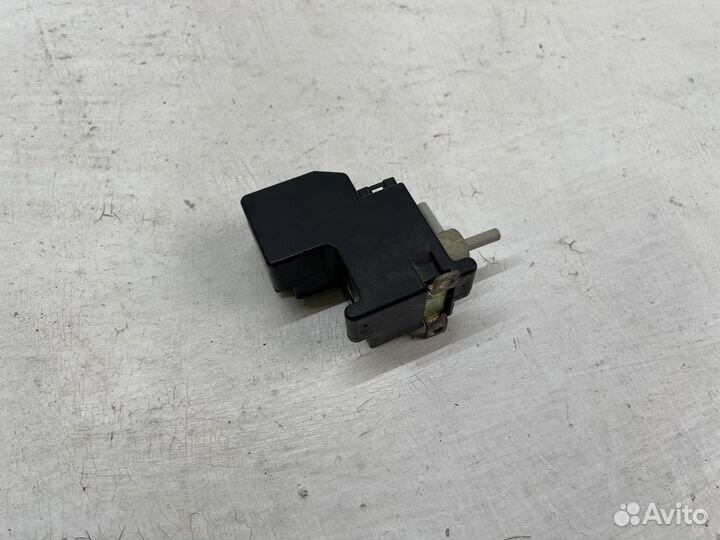Вакуумный клапан подголовников для Mercedes W124