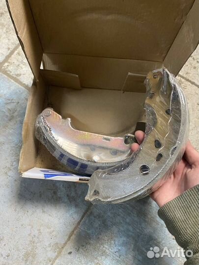 Тормозные колодки задние барабанные