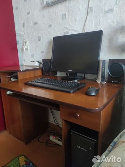 Компьютерный стол