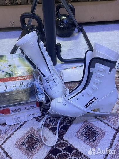 Продам новые Коньки