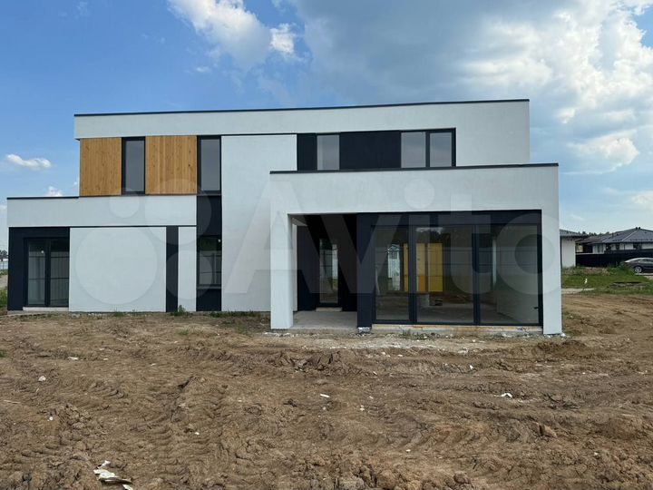 Коттедж 200 м² на участке 14 сот.