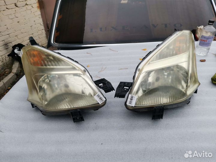 Фара левая/правая Toyota Ractis NCP100