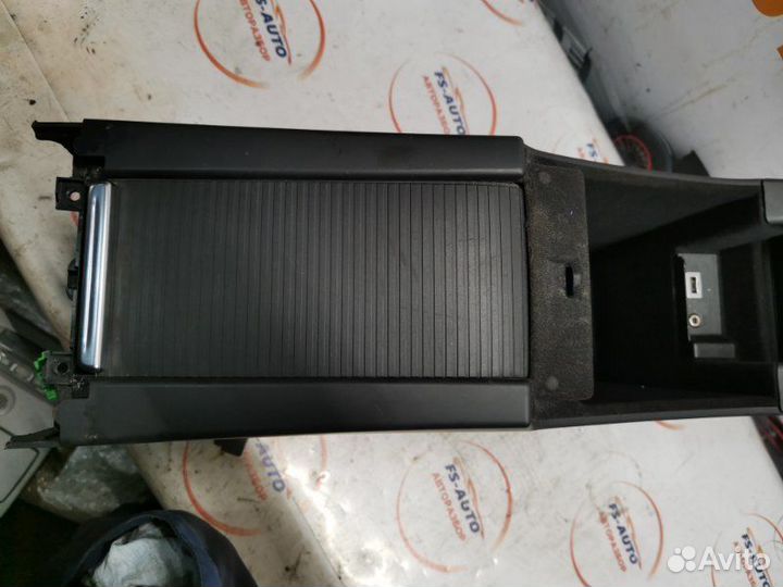 Подлокотник Volvo V60 2.0 дизель D5204T 2014