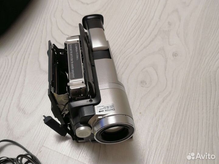 Видеокамера sony handycam ccd-tr748e