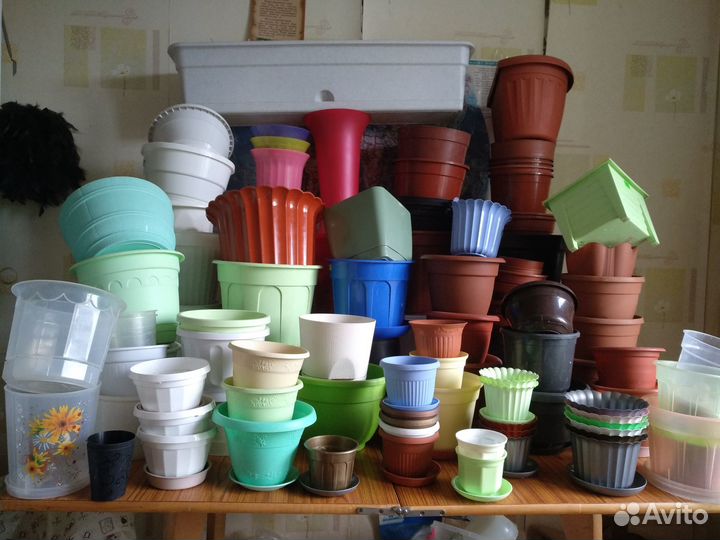 Пластиковые горшочки для цветов