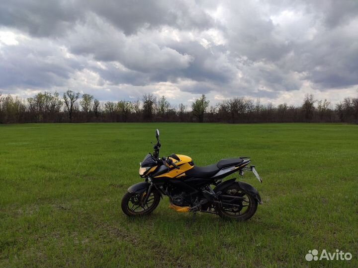 Bajaj pulsar NS 200