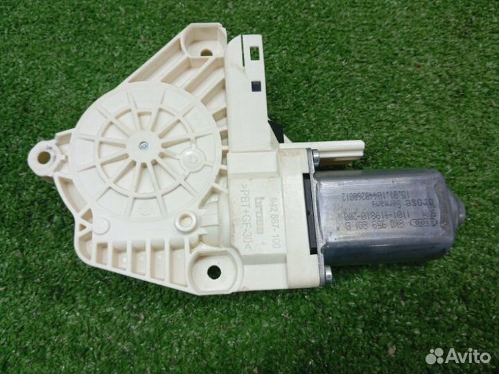 Моторчик стеклоочистителя передний левый Porsche