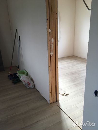 Укладка ламината и монтаж плинтуса