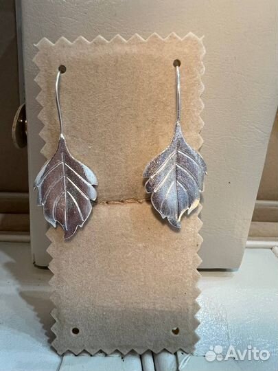 Новые серьги в форме листа
