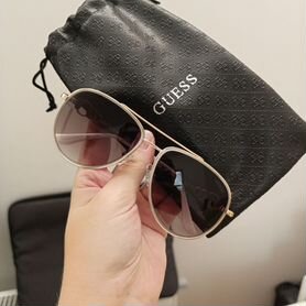 Солнцезащитные очки Guess