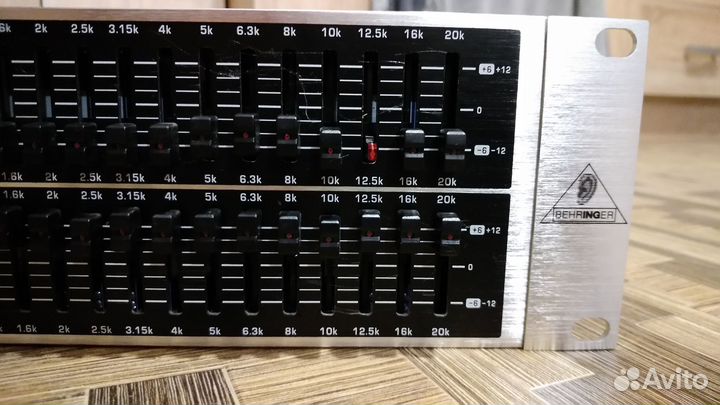 Графический эквалайзер Beringer GEQ3102