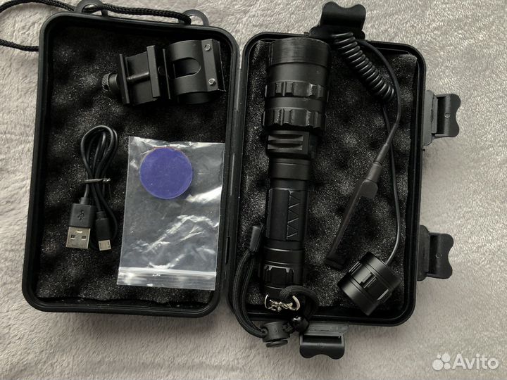 Тактический фонарь с выносной кнопкой