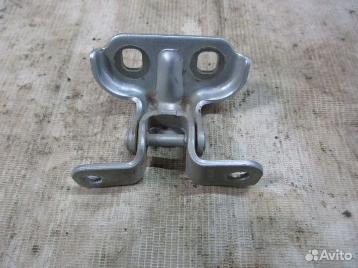 Петля двери передней левой нижняя Chevrolet Aveo
