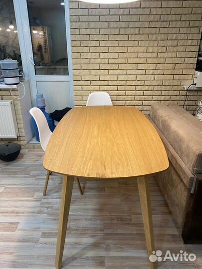 Стол из дерева