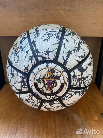 Баскетбольный мяч Black Manba