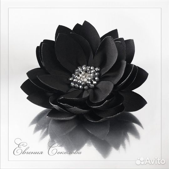 Брошь-цветок из ткани чёрный