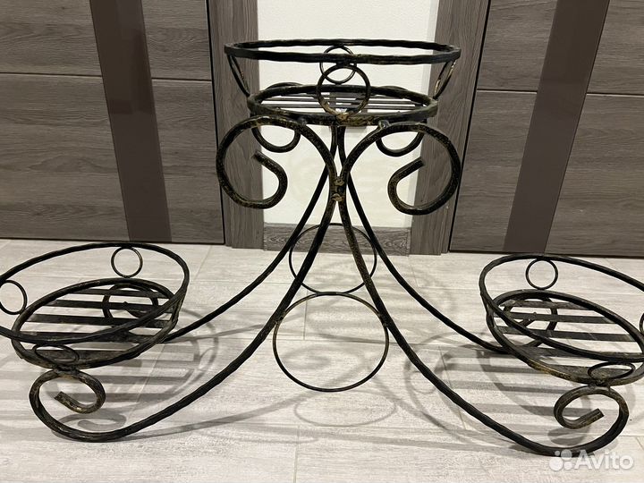 Подставка для цветов напольная металлическая