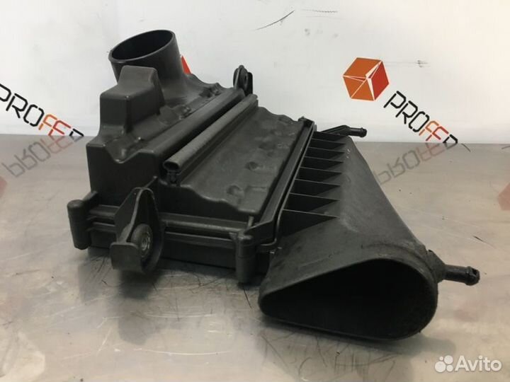 Корпус воздушного фильтра Mercedes C-Class W203