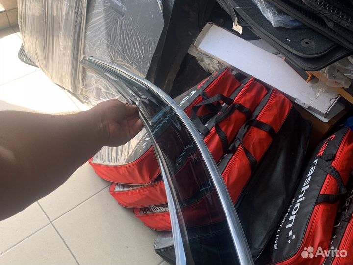 Дефлекторы окон с хром полосой Volvo v90 2016