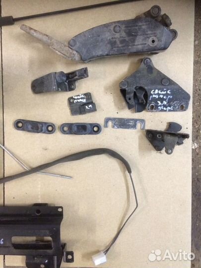 Замки и запчасти задней правой двери Спейс раннер