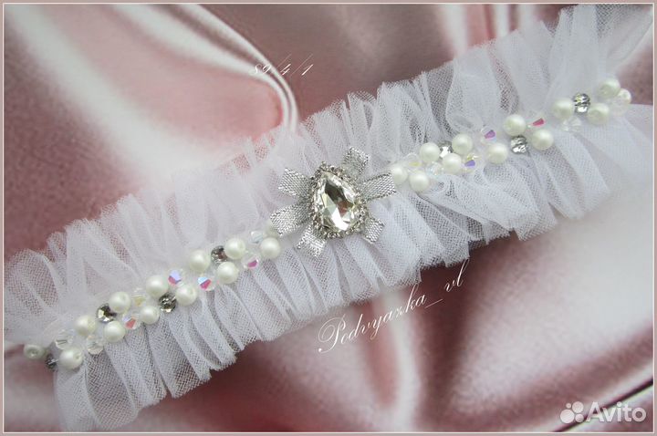 Свадебная подвязка цвет белый