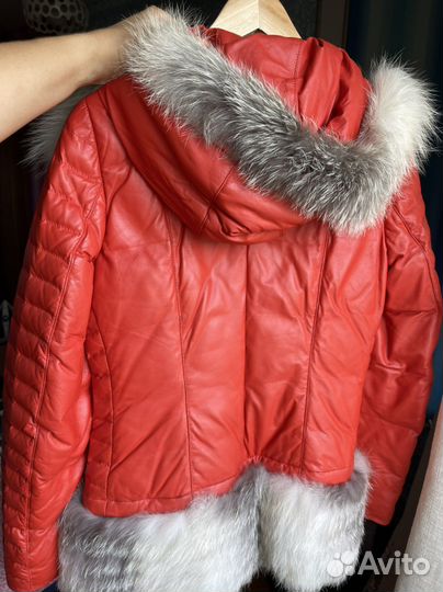 Женский кожаный пуховик размер 44